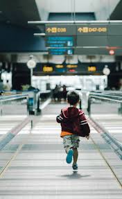 Con Cuanto Tiempo De Antelacion Debes Estar En El Aeropuerto Para Tu Vuelo Airhelp Viajar Con Bebes Vuelos Vuelos Baratos