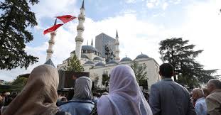 Erdogan inaugurates the largest mosque in the Balkans in Tirana. Financed  by Turkey - Il Sole 24 ORE