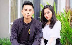 Isu keretakan rumah tangga rachel vennya dan niko al hakim sedang diterpa kabar tak sedap. Rachel Vennya Disebut Berkali Kali Diselingkuhi Niko Al Hakim Diramal Nikah Lagi Duluan Usai Cerai