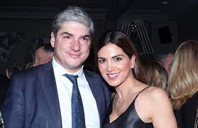 Ωστόσο η ίδια δεν το παραδέχεται. Stamatina Tsimtsilh H Hlikia To Ypsos Ta Kila O 8emhs Sofos O Gamos Kai Ta Paidia Ths Fthis Gr