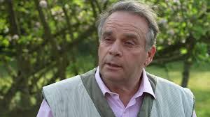 Skandalet nuk i ndahen Johnson, dorëheqje të shumta në kabinetin e tij,  qeveria në prag rrëzimi