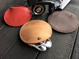 Custodia Auricolare In Pelle Cable Organizer Portavoce Cuffie Etsy Earphones Holder Leather Diy Leather Projects