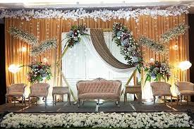 Kami toko bunga yang berada di ps bunga kayoon surabaya yang bergerak di bidang usaha florist dan dekorasi, menerima pesanan, pembuatan dan pengiriman segala produk karangan bunga dan dekorasi pengantin,kami melayani bermacam macam dekorasi seperti dekorasi jawa (gebyog),dekorasi tradisional,dekorasi modern. Glowing Art Decoration Dekorasi Pernikahan Murah Cantik Di Bandung Garut