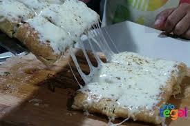 Kini sobatdapur menghadirkan resep martabak manis teflon, semua kebaikan yang ada dimartabak manis pada umumnya dibuat oleh sobat dapur dengan menggunakan teflon. Mau Coba Kuliner Martabak Mozarella Atau Martabak Arang Infotegal