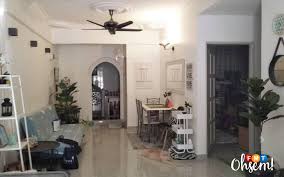 Namun tentu saja anda tidak boleh memasang hiasan secara berlebihan karena justru akan berdampak sebaliknya. Hias Rumah 900 Kaki Persegi Dengan Bajet Minimum Free Malaysia Today Fmt