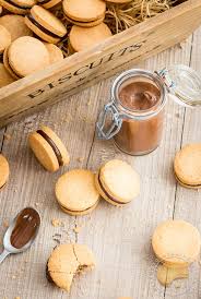 Adorables Petits Biscuits Auxquels Vous Ne Pourrez Pas Resister Sables Et Cremeux Au Chocolat Noir Biscuits Recettes De Cuisine Cremeux Chocolat