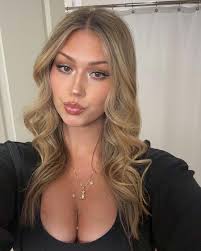 Claire Collier's Instagram, Twitter & Facebook