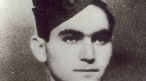 Si los Aliados hubieran bombardeado las vías férreas de Auschwitz, habrían  salvado 15.000 vidas al día»