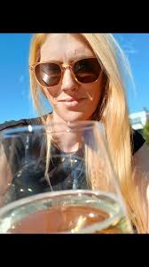 Heute gings ab Schulsachen besorgen 🖊📕usw wir konnten richtig sparen (  man muss sich nur das richtige Geschäft aussuchen ☺️ 70 Euro für beide)  daher gab's danach noch lecker Eis und ne Überraschung am ...