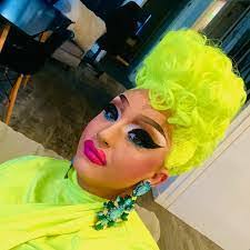 Sasha Roper's Instagram, Twitter & Facebook