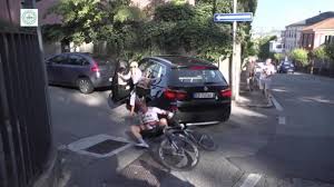 Ce samedi, c'est le français thibaut. Nouvelle Chute Au Tour De Lombardie Une Automobiliste Percute Maximilian Schachmann Edition Digitale De Namur