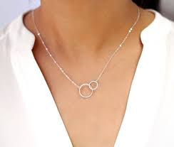 Interlocking Circle Necklace Double Circle Pendant Necklace Etsy In 2020 Interlocking Circle Necklace Circle Pendant Necklace Circle Necklace