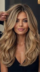 Amanda Askey's Instagram, Twitter & Facebook