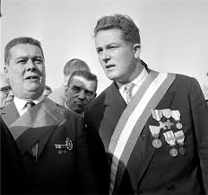 He also served as honorary president of the national front from 2011 to 2015. Jean Marie Le Pen Depute Energique
