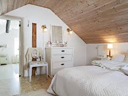 We've gathered the most beautiful and dreamy attic bedroom designs and tips that might help you with the task. 40 Attic Bedroom Designs For A Cozy Slumber Top House Designs