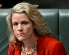 Labor urges court to bin obligations so it can keep documents secret in  event of ministry changes