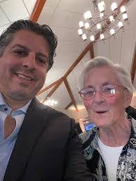 Jennifer Frampton's Instagram, Twitter & Facebook