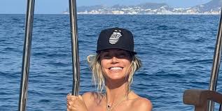 Мода heidi klum модели sofia vergara звездный стиль фото мода. Heidi Klum Rocks A Body Chain In A New Topless Instagram Picture