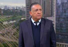 O narrador da tv globo, galvão bueno, prestou solidariedade ao presidente do coritiba, renato follador, no bem, amigos, do sportv, na última segunda (21). Galvao Bueno Sente Mal Estar Passa Por Cateterismo E Nao Narrara Final Da Liberta Jovem Pan