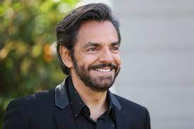 Derbez developed an early childhood interest in acting and made his television debut at 12, acting as an extra in a telenovela. Eugenio Derbez Penso En Retirarse Hasta Que La Vida Lo Sorprendio