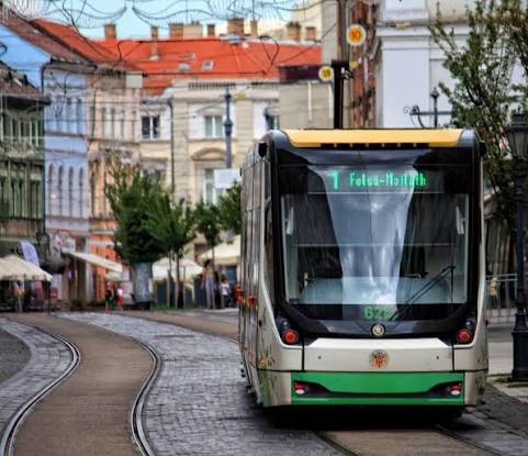 mvkzrt 's Škoda 26T captured at Széchenyi street in Miskolc, -the city's  main street. #mvk #miskolc #skoda26t #tramway #acélváros