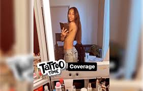 Zoe Saldana Goes Completely Topless in Sexy Mirror Selfie