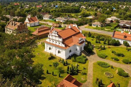 Kraina UA: Подорожі Україною | Резиденція Богдана Хмельницького 📍Чигирин, Черкаська область Під час правління Богдана Хмельницького Чигирин стає гетьманською столицею.... | Instagram