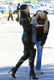 Yvonne strahovski of the handmaid's tale. (al seib / los angeles times) yvonne digs around in that stuff, in her character, in those little moments until she finds absolutely everything. Yvonne Strahovski Filming Episode 4x12