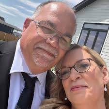 Anyone in town selling sunflowers??🌻