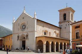 Già ai tempi delle guerre puniche tra romani e i fenici, norcia ebbe un ruolo di primo piano, come è documentato dagli storici latini. Datei Basilica Di San Benedetto Norcia 3 Jpg Wikipedia