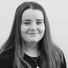 Hei hei! Jeg heter Maja Hansen Moe, er 23 år gammel og kommer fra Nes. Jeg  har alltid hatt en interesse for det estetiske og visuelle, og har ofte  uttrykt meg selv