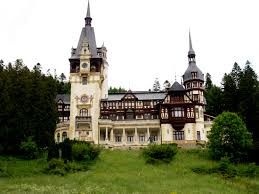 Castelul peles reuseste sa fie pastrat in cele mai bune conditii, organizarea fiind perfecta. Obiective Turistice Primaria Sinaia