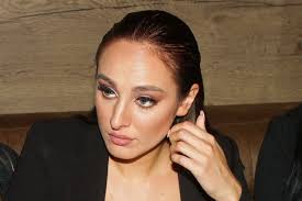 DVA DANA POSLE RASKIDA S MARKOM LUNA VEĆ IMA NOVU LJUBAV: Spava joj u  krilu! Preslatko! (FOTO)