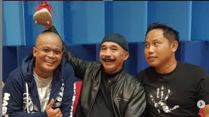 Sang komedian sapri pantun dikabarkan meninggal dunia setelah beberapa hari dirawat di rumah sakit. Rbbwpri9yxeqmm