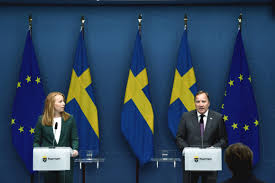 Centerpartiets ledare @annieloof har högst förtroende av alla partiledare bland väljarna. Centerpartiet Klover Eller Smorblomma Arbetsvarlden Arbetsvarlden