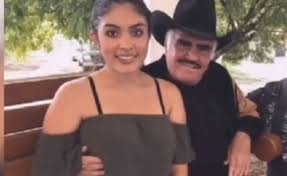 Las especulaciones sobre la situación no tardaron en aparecer: Revelan Otro Video De Vicente Fernandez Tocando A Una Joven Video Contrapeso