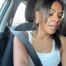 ion feel like thinkin of a caption- happy Sunday yall + have a great week 🌸