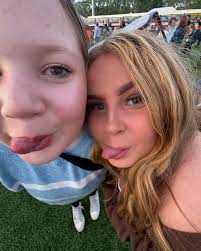 life lately with my favorite people ever 🩷🩷 featuring my dirty mismatched  socks 🕺🏼