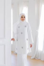Bagi bakal pengantin yang masih buntu dengan idea baju nikah lelaki, di bawah kami senaraikan 3 pilihan daripada songket dunia. Myravallyn Online Fashion Malaysia Modest Clothing Baju Kurung Shop By Collection Plain Series Hannah Kurung Pearl White