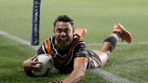 Australian professional rugby player known for his work as a winger for the he is also known for his work with the wests tigers and the new south wales club. Nrl 2021 Josh Addo Carr Hints At Bulldogs Move Sports Confidential Cairns Post