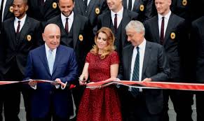 İtalya devleti eski başbakanı ve milan kulübü sahibi silvio berlusconi, milan'ın geleceği hakkında i̇talya devleti eski başbakanı yaptığı açıklamada; Barbara Berlusconi A C Milan Photos Facebook