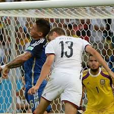 Er ließ sich zusammenflicken und führte das team zum sieg. Deutschland Auf Kurs Fussball