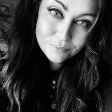 Crystal Rizer's Instagram, Twitter & Facebook