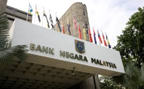 Pertama, lebihan akaun semasa negara (bahagian baki akaun yang mengukur import dan eksport barang dan perkhidmatan negara) tidak kurang dari 2% daripada kdnk. Bnm Tambah 44 Syarikat Dalam Amaran Pengguna Kewangan