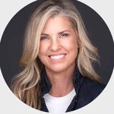 Kelli Cook's Instagram, Twitter & Facebook