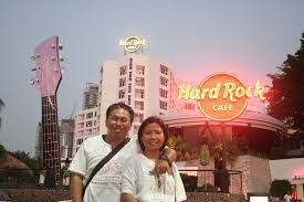 Meliputi pattaya dan bangkok, berbagai lokasi dan show turistik dikunjungi antaranya. Saya Dan Istri Narsis Di Depan Hard Rock Hotel Pattaya Picture Of Hard Rock Hotel Pattaya Tripadvisor