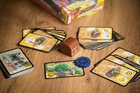 Tablero de juego, pegatinas, cartas, gallina central y 10 pollitos. ð˜¿ð™§ð™–ð™œð™¤ð™£ð™šð™¨ ð™® ð™œð™–ð™¡ð™¡ð™žð™£ð™–ð™¨ ðð«ðžðœð¢ð¨ ðŸðŸðŸŽð›ð¬ ððž El Rincon De Los Juegos De Mesa Cochabamba Facebook