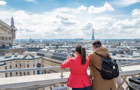 Paris a autant besoin de ses touristes qu'elle ne les déteste, c'est là que le bât blesse. Boulevard Haussmann Office De Tourisme Paris