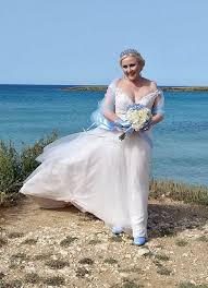 Wearing a white dress to a wedding when you are not the bride is still frowned upon. 9bh2matjqnmakm