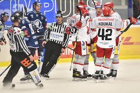 Cesta nejrychlejším autobusem, který odjíždí v 09:00, trvá 10:10h. Plzen Hradec Kralove 2 3 Hradec Po Otocce Slavi A Pronasleduje Lidra Sport Cz